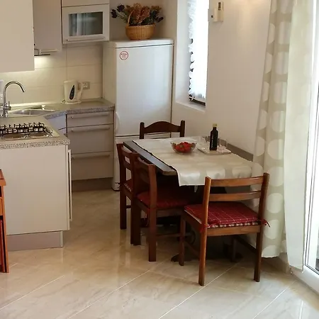 2743c Gornji Dolac